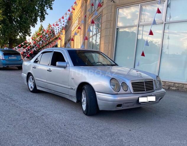 Mercedes E 230-5