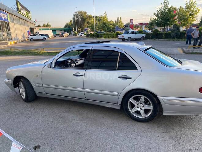 Mercedes E 230-6