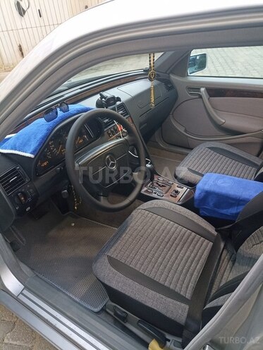 Mercedes C 220-11