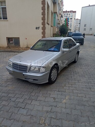 Mercedes C 220-1