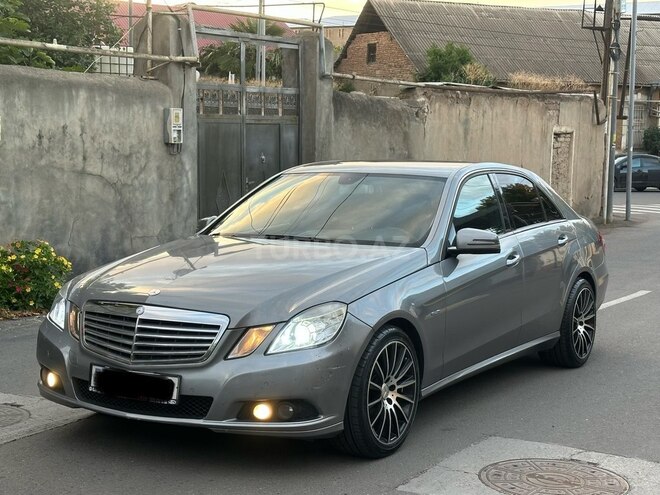 Mercedes E 220-1