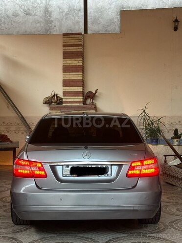 Mercedes E 220-10