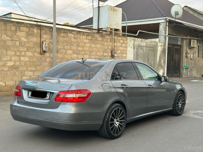 Mercedes E 220-2