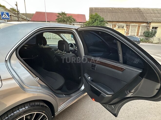 Mercedes E 220-13