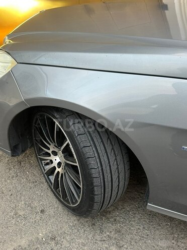 Mercedes E 220-11