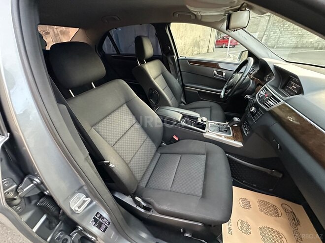 Mercedes E 220-12