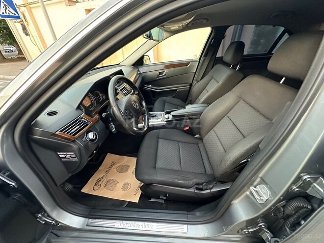 Mercedes E 220-17