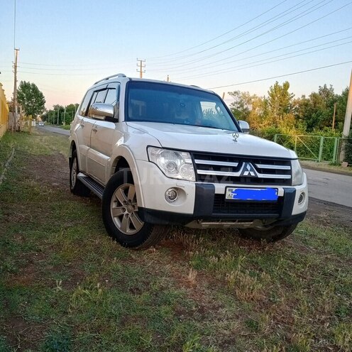 Mitsubishi Pajero-1