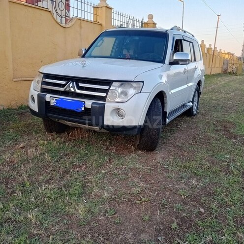 Mitsubishi Pajero-2