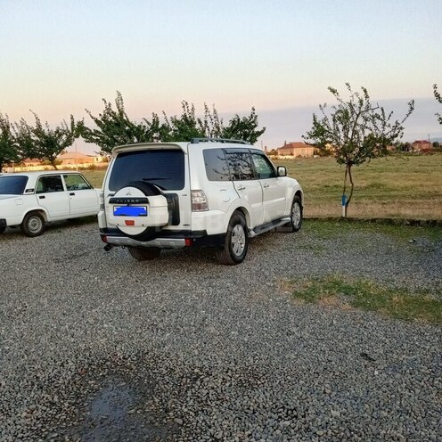 Mitsubishi Pajero-3