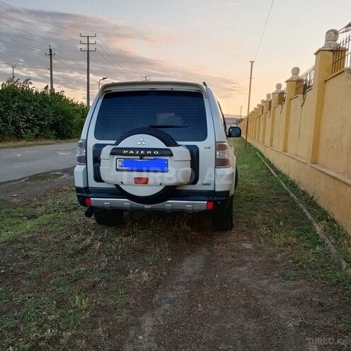 Mitsubishi Pajero-5