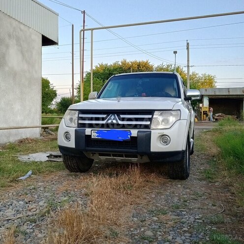 Mitsubishi Pajero-6