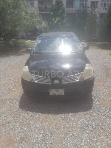 Nissan Tiida-1