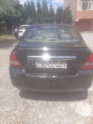 Nissan Tiida-2