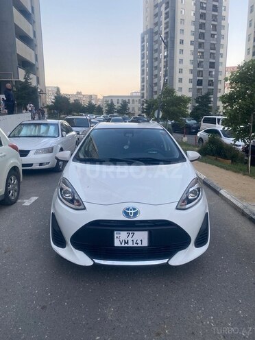 Toyota Aqua-1