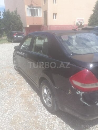 Nissan Tiida-6