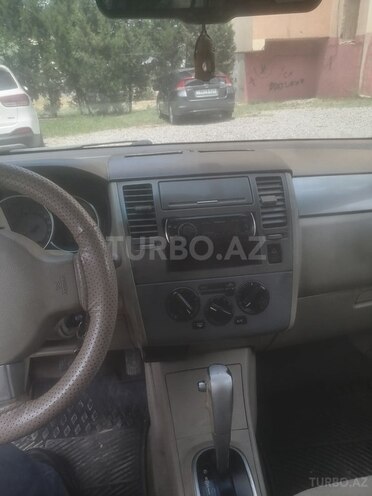 Nissan Tiida-10