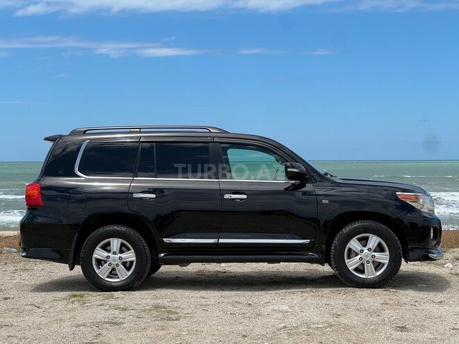 Toyota Land Cruiser-6