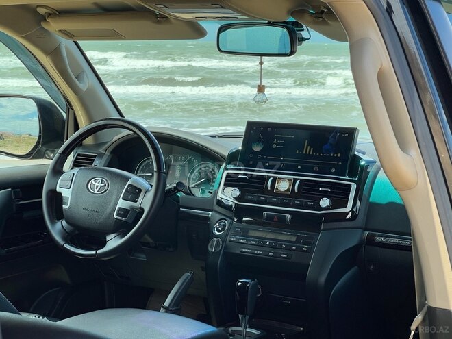 Toyota Land Cruiser-13