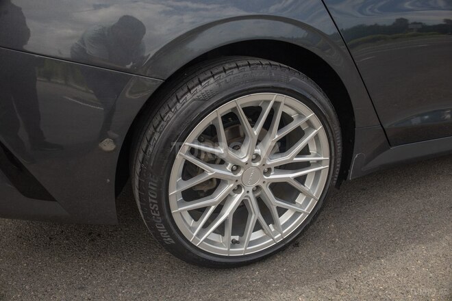 Kia K5-4