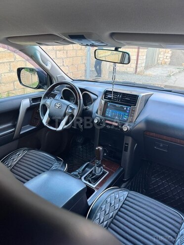 Toyota Land Cruiser Prado-12