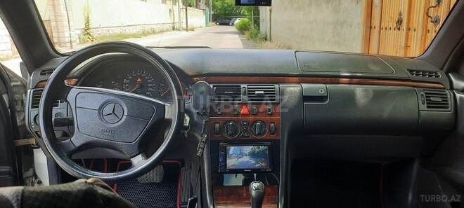 Mercedes E 200-20