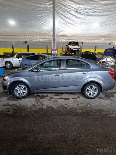 Chevrolet Aveo-5