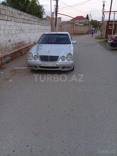 Mercedes E 320-1