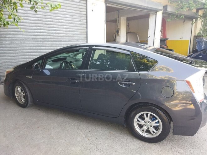 Toyota Prius-3