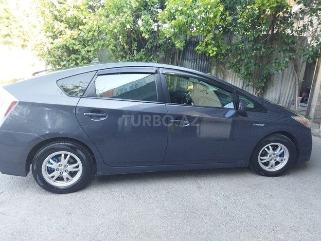 Toyota Prius-4