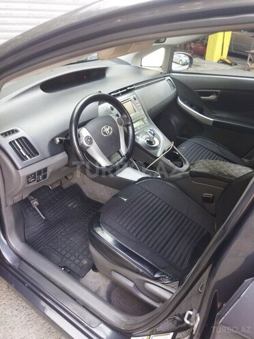 Toyota Prius-8