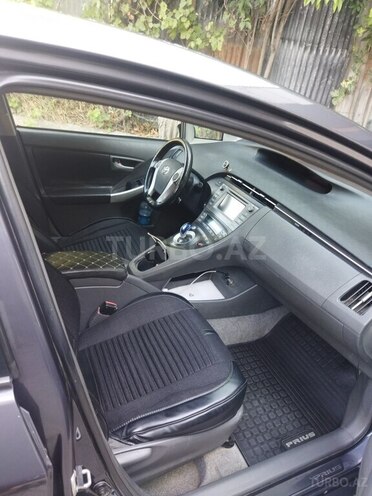 Toyota Prius-9