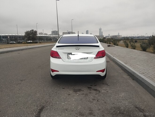 Hyundai Accent-2