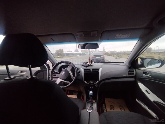 Hyundai Accent-6