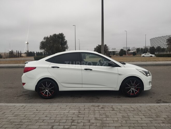 Hyundai Accent-7