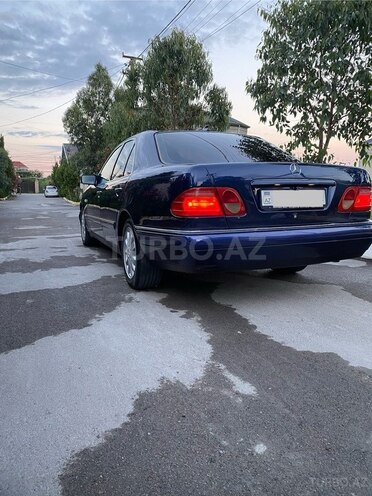 Mercedes E 240-4