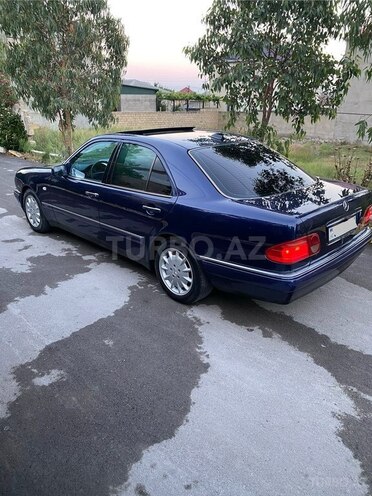 Mercedes E 240-3