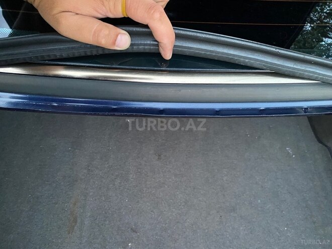 Mercedes E 240-10