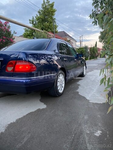 Mercedes E 240-7