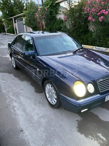 Mercedes E 240-8