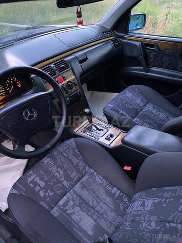 Mercedes E 240-15
