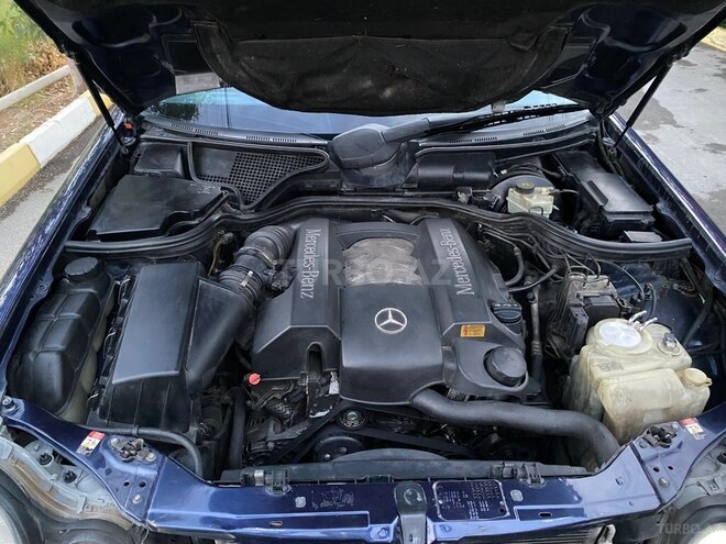 Mercedes E 240-16