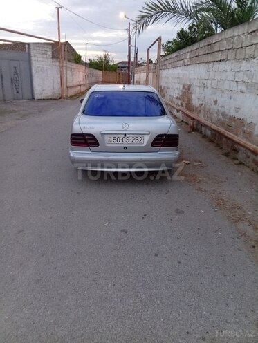 Mercedes E 320-5