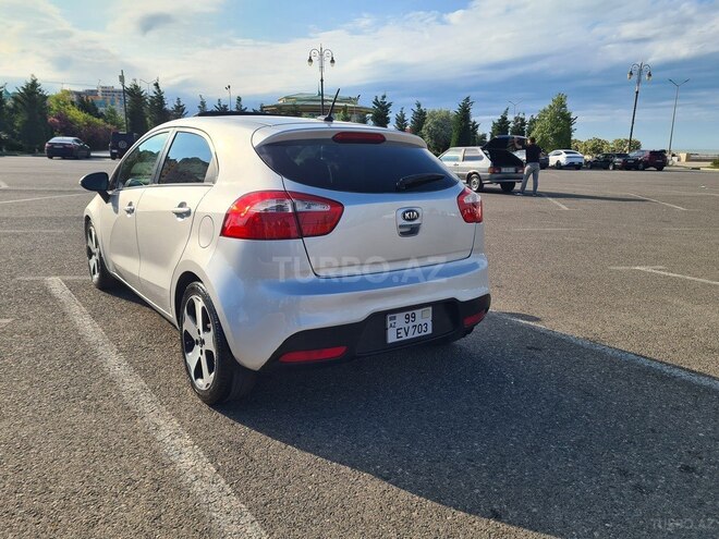 Kia Rio-10