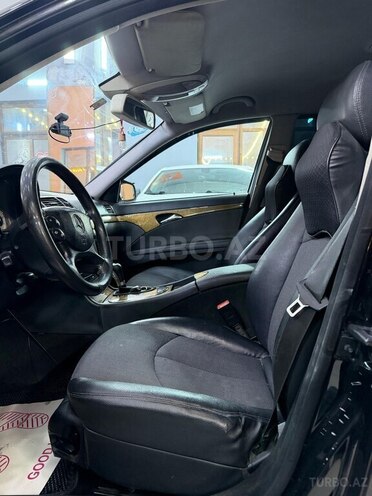 Mercedes E 220-11