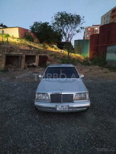 Mercedes 230 E-1