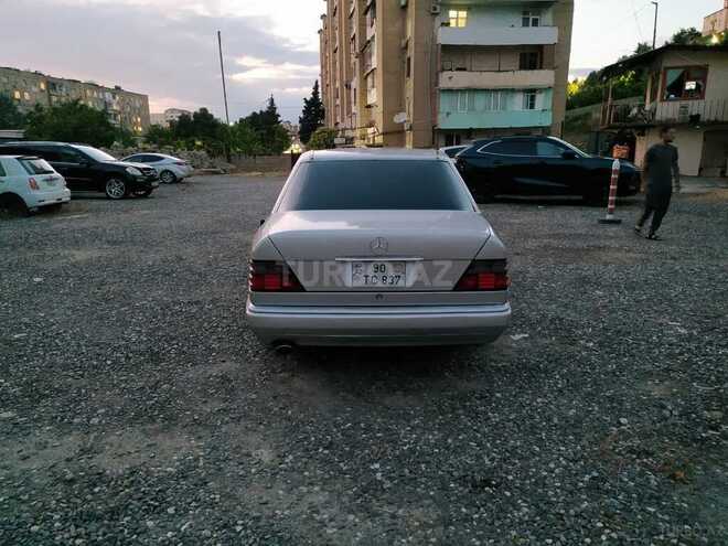 Mercedes 230 E-2