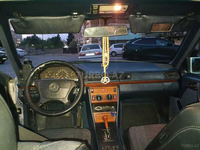 Mercedes 230 E-5