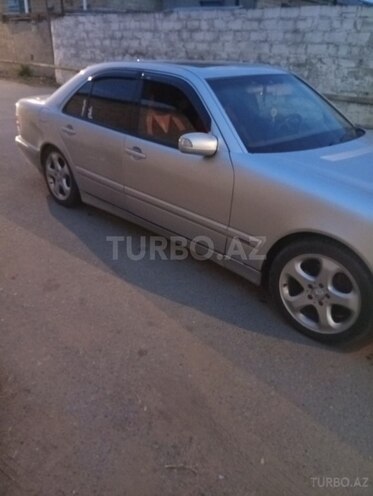 Mercedes E 320-6