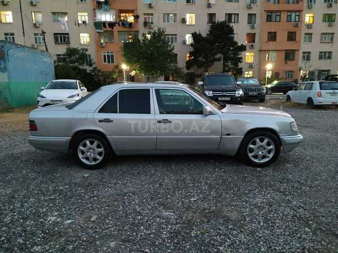 Mercedes 230 E-4